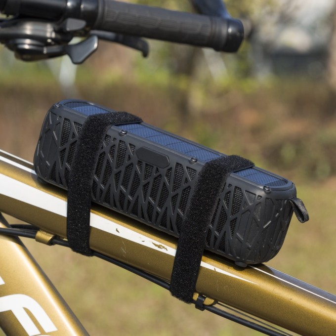 Draagbare Bluetooth-luidspreker met powerbank AERIUM S5000 Solar Outdoor